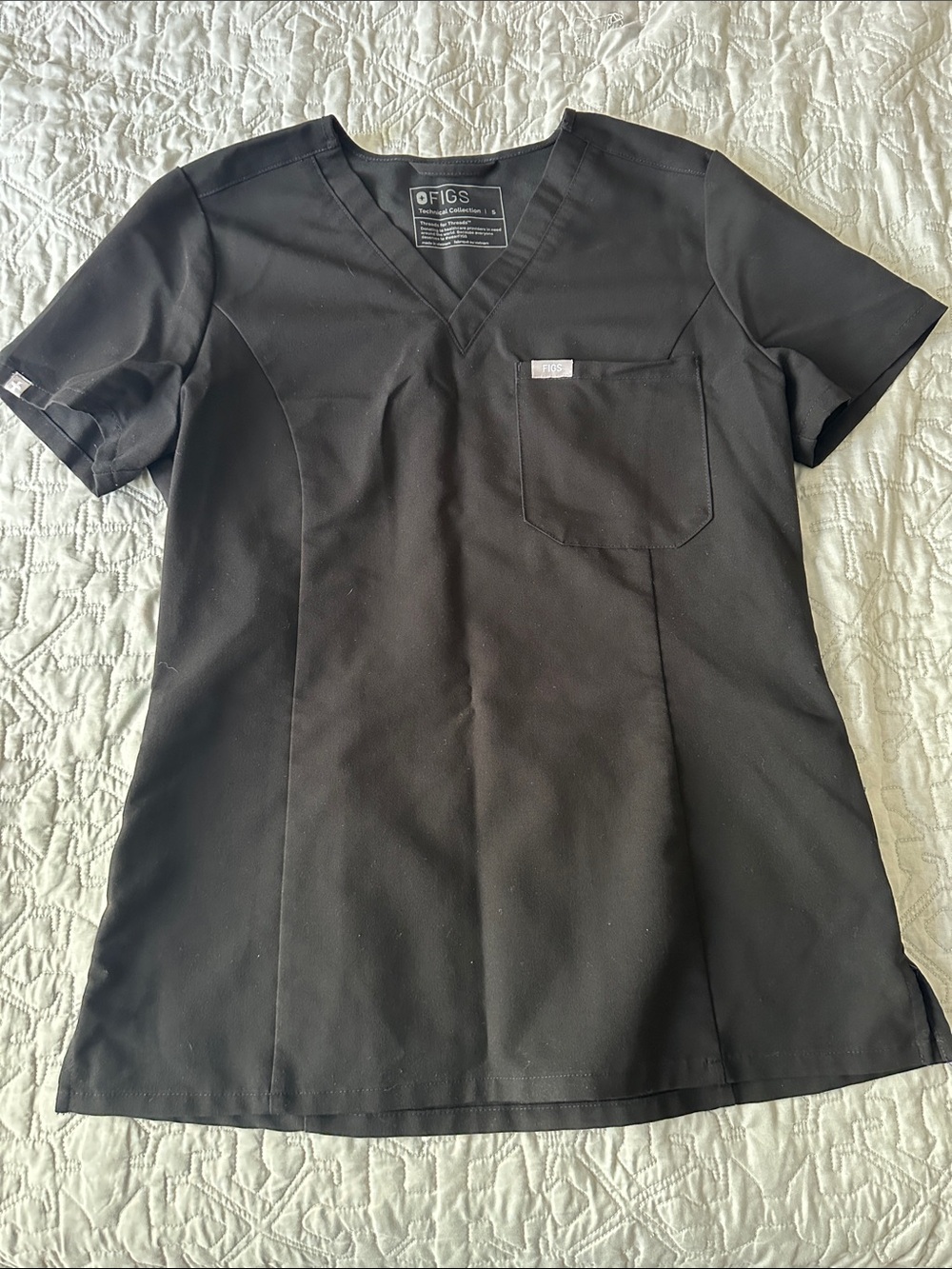 Figs women’s Black V-Neck Scrub Top